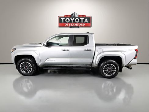 Used 2024 Toyota Tacoma TRD Sport w/ TRD Sport Premium Package image 4