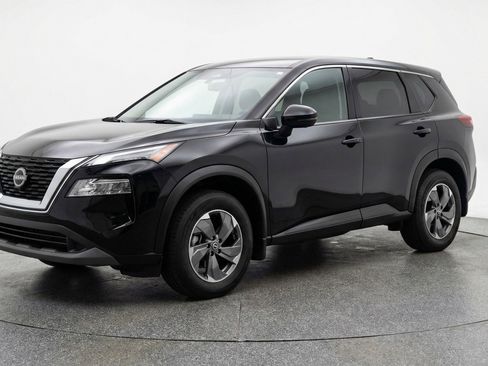 Used 2025 Nissan Rogue SV FWD image 3