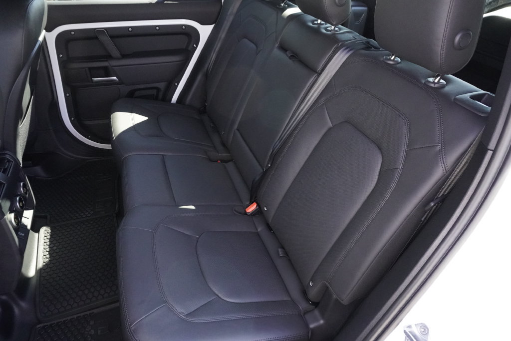 New 2026 Land Rover Defender 110 X-Dynamic SE AWD/4WD image 30