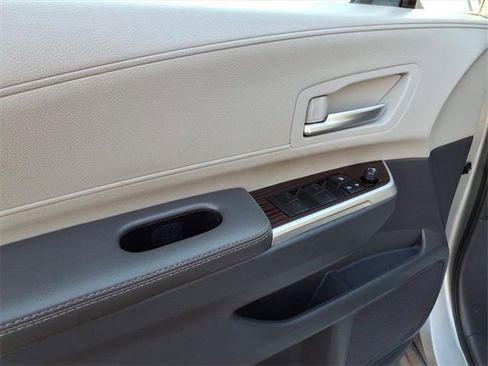 Used 2024 Toyota Sienna XLE image 9