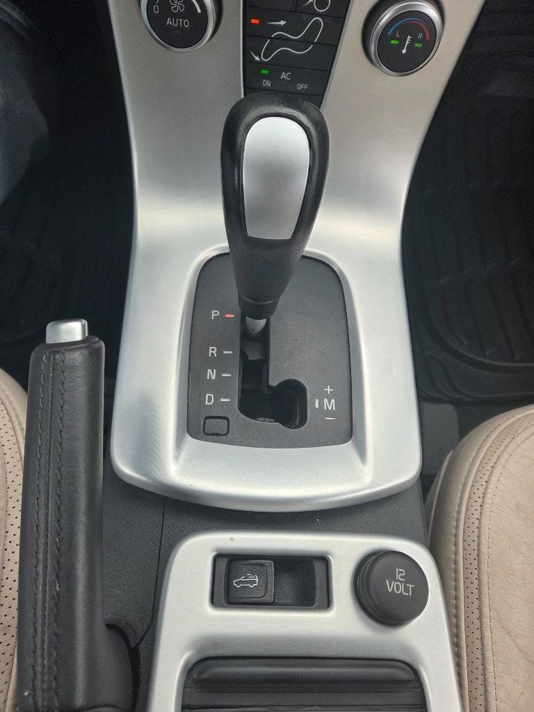 Used 2011 Volvo C70 T5 FWD image 13