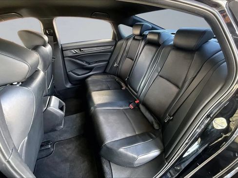 Used 2018 Honda Accord Sport image 19
