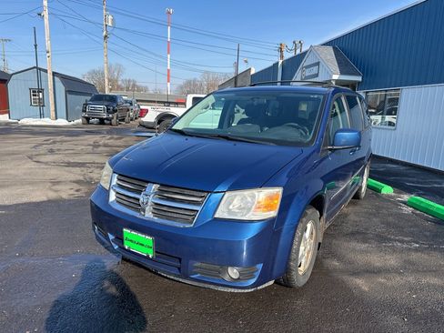 Used 2010 Dodge Grand Caravan SXT image 3