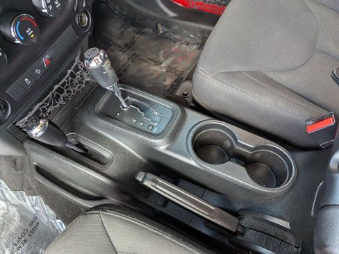 Used 2018 Jeep Wrangler Unlimited Sport S AWD/4WD image 17