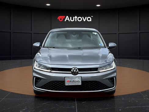 Used 2025 Volkswagen Jetta SE FWD image 8
