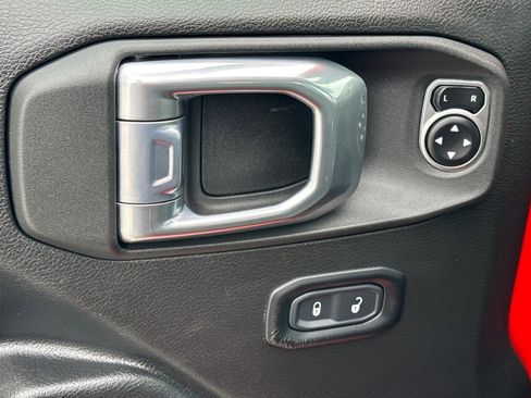 Used 2024 Jeep Wrangler Sport S image 13