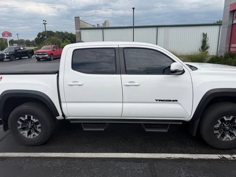 Used 2023 Toyota Tacoma TRD Off-Road w/ Technology Package AWD/4WD image 7