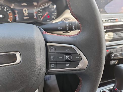 Used 2025 Jeep Compass Trailhawk AWD/4WD image 16
