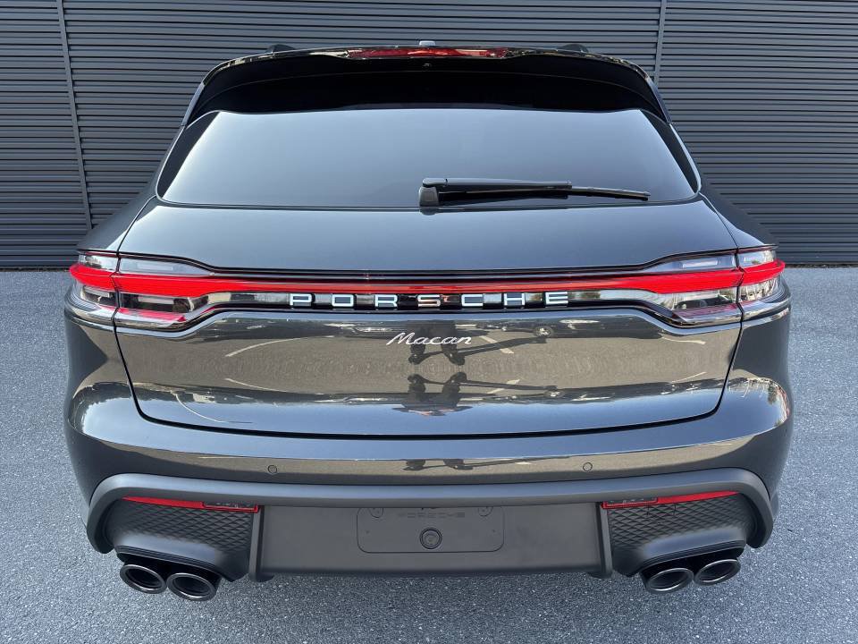 Certified 2026 Porsche Macan AWD/4WD image 4