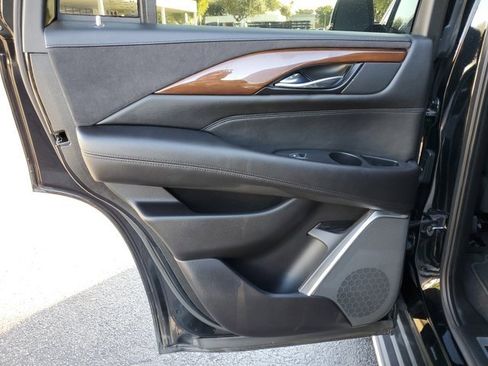 Used 2020 Cadillac Escalade Luxury image 13