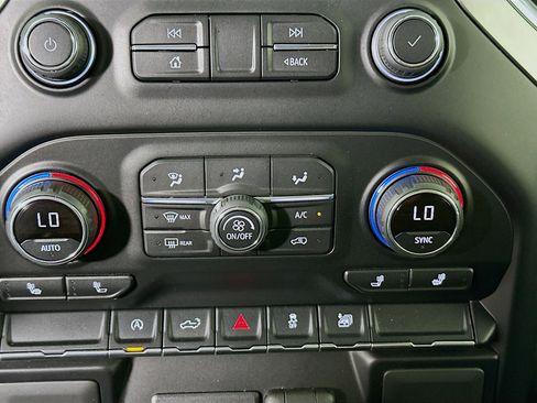 Used 2021 Chevrolet Silverado 1500 LT image 23