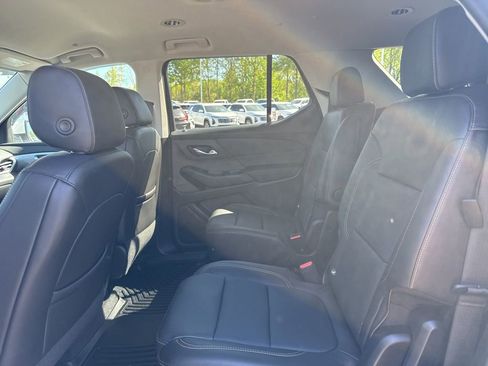 Used 2021 Chevrolet Traverse LT image 11