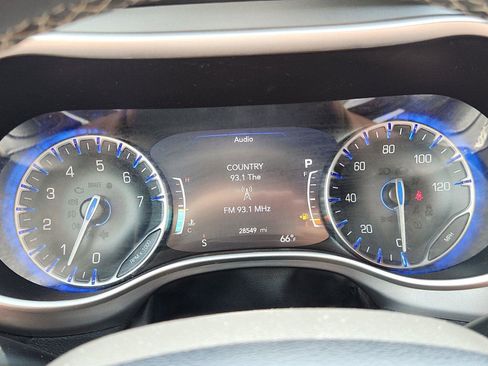 Used 2025 Chrysler Pacifica Select FWD image 20