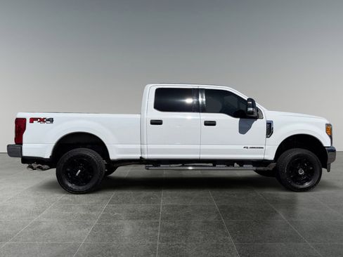 Used 2017 Ford F250 XLT w/ XLT Value Package AWD/4WD image 5