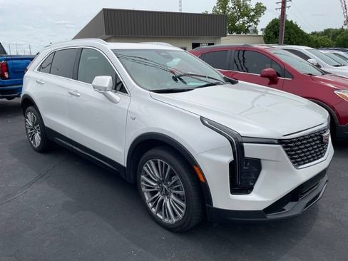 Used 2024 Cadillac XT4 Premium Luxury w/ Cold Weather Package AWD/4WD image 8