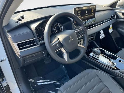 New 2026 Mitsubishi Outlander Trail Edition image 9
