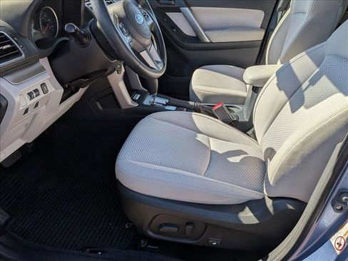 Used 2017 Subaru Forester 2.5i Premium w/ All-Weather Package image 17