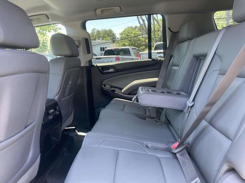Used 2015 Chevrolet Suburban LT RWD image 9
