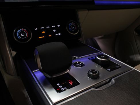 Used 2023 Land Rover Range Rover SE image 18