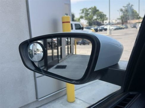 Used 2016 Chrysler 200 Limited FWD image 25