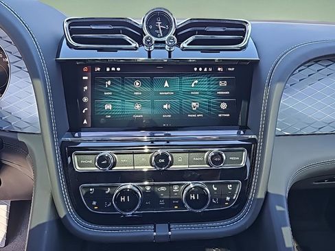 New 2024 Bentley Bentayga image 24