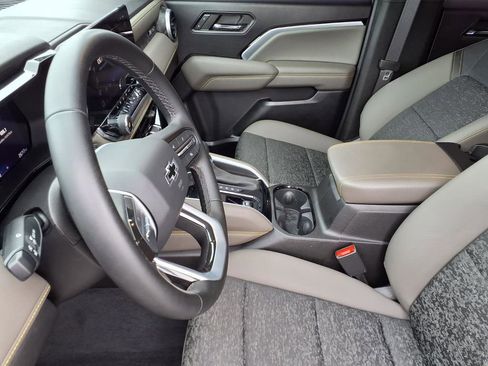 Used 2024 Chevrolet Colorado ZR2 w/ Technology Package image 16