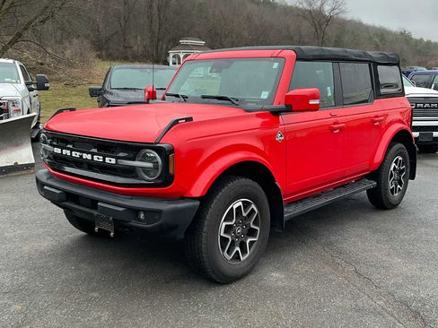 Used 2022 Ford Bronco Outer Banks image 3