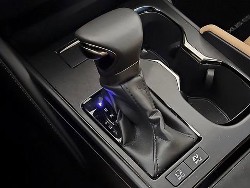 Used 2025 Lexus ES 300h w/ Premium Package image 17