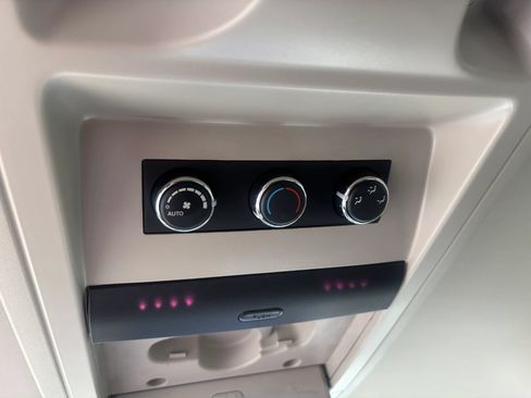 Used 2012 Chrysler Town & Country Touring-L w/ Entertainment Group #2 FWD image 12