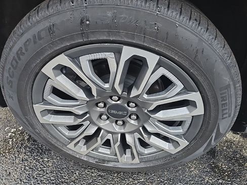 Certified 2023 GMC Yukon Denali Ultimate image 13