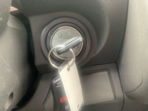 Used 2019 Nissan Frontier PRO-4X image 13