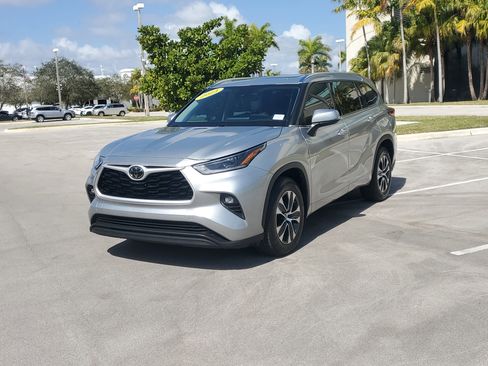 Used 2021 Toyota Highlander XLE image 7