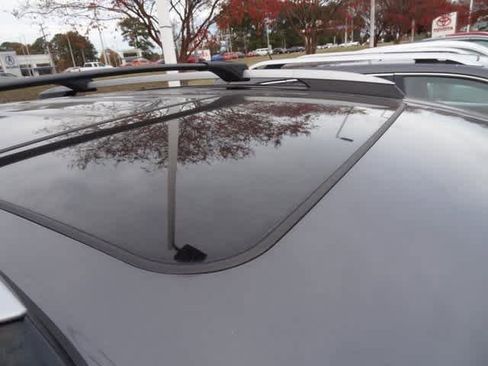 Used 2018 Toyota RAV4 SE image 16