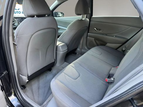 Used 2022 Hyundai Elantra SE FWD image 20