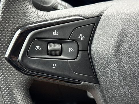 Used 2025 Chevrolet Trax LT FWD image 31