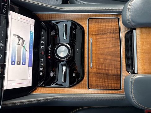 Used 2022 Jeep Grand Wagoneer Series II w/ Premium Group II image 33