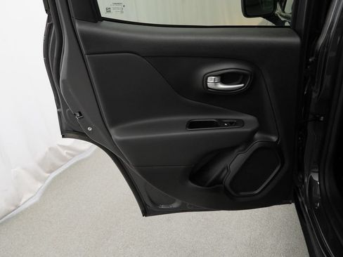 Used 2023 Jeep Renegade Latitude AWD/4WD image 43