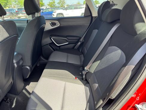 Used 2025 Kia Soul LX w/ LX Technology Package FWD image 23