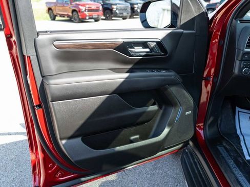 New 2026 Chevrolet Suburban Premier image 12