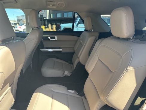 Used 2021 Ford Explorer XLT w/ Equipment Group 202A image 15