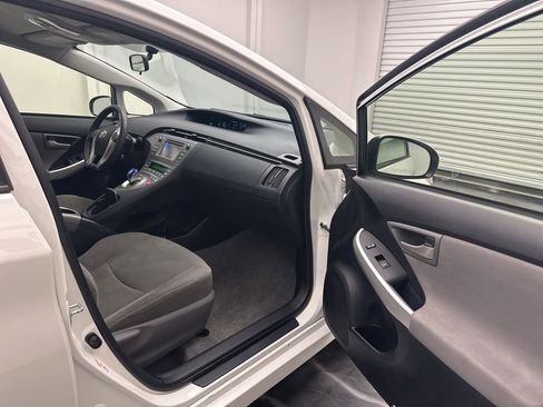 Used 2015 Toyota Prius Two image 8