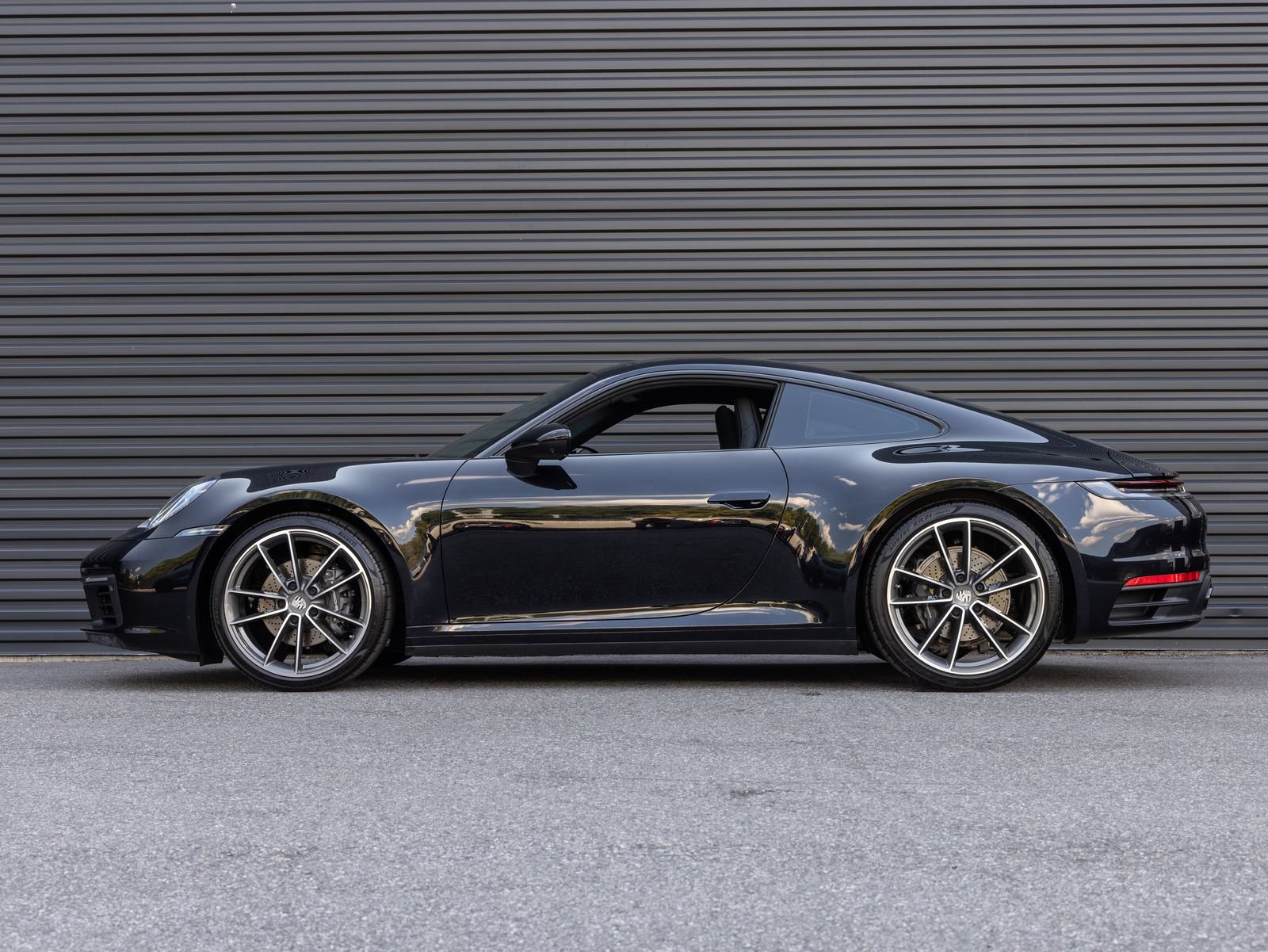 Certified 2024 Porsche 911 Carrera RWD image 2