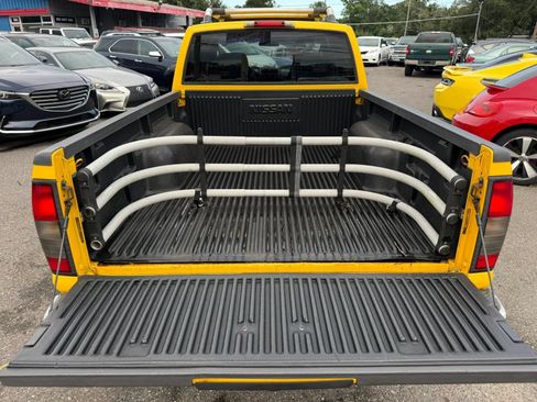 Used 2003 Nissan Frontier SE AWD/4WD image 9