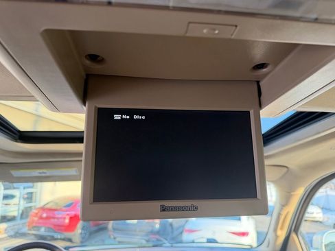 Used 2011 Cadillac Escalade Premium image 19