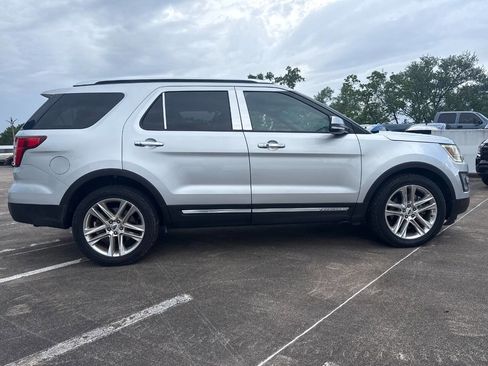 Used 2017 Ford Explorer Limited FWD image 9