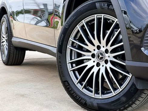 Certified 2025 Mercedes-Benz GLC 300 image 2