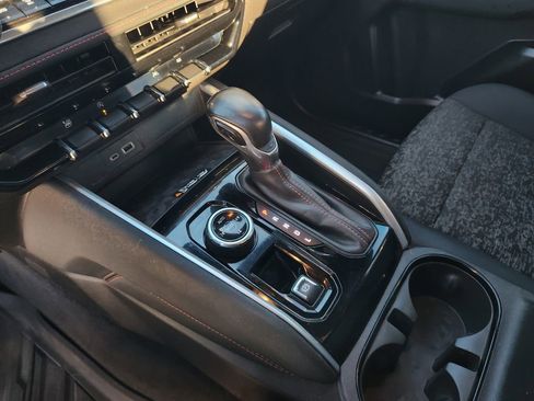 Used 2023 Chevrolet Colorado Z71 w/ Z71 Convenience Package 2 image 24