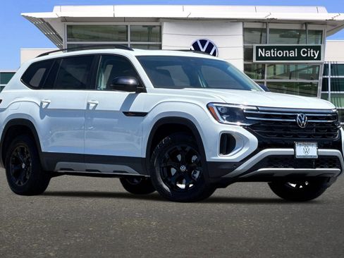 New 2025 Volkswagen Atlas Peak Edition SE image 2