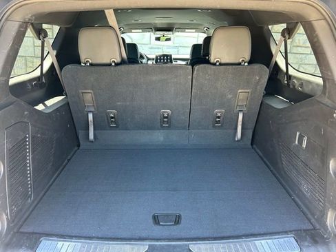 Used 2021 Chevrolet Suburban Z71 AWD/4WD image 11