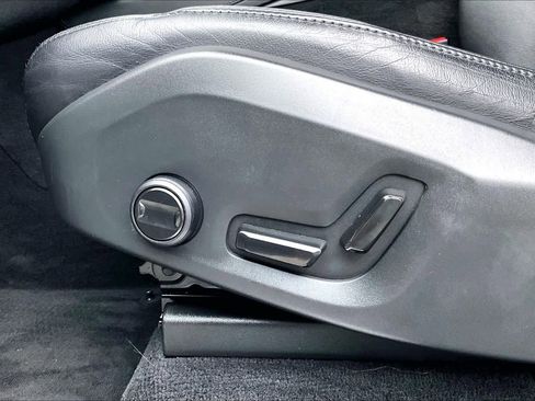 Used 2019 Volvo XC90 T5 Momentum image 34